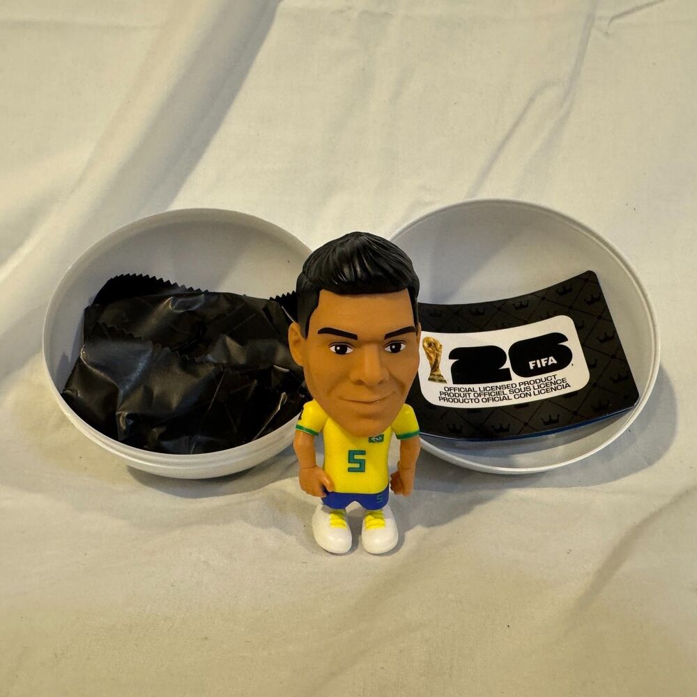 Zuru 5 Surprise FIFA World Cup Ballers Casemiro Brazil 5 Figure Minix 3"